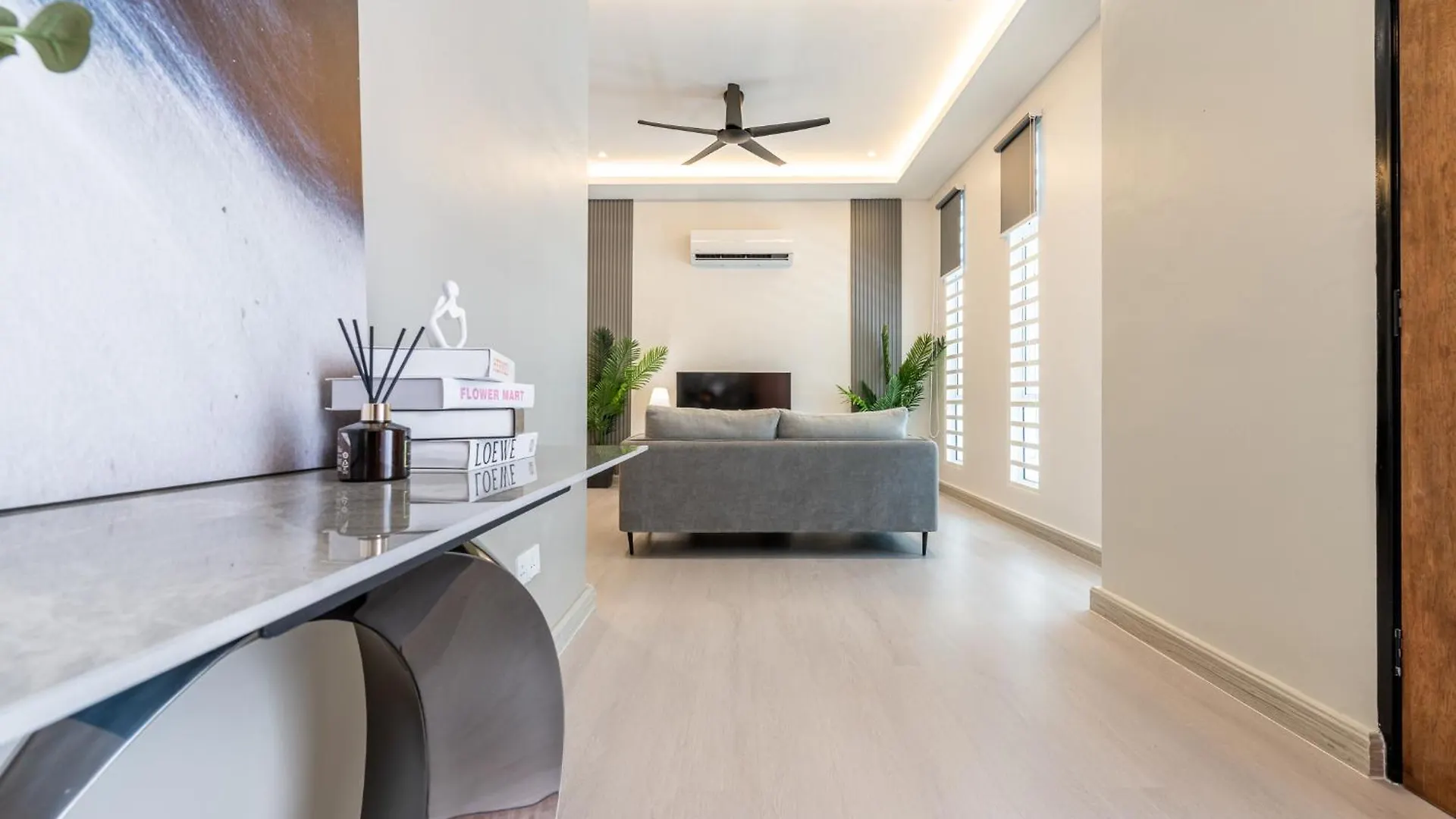 Semesterbostad La Ferringhi Villa - Marblelous 5Br Bungalow By Alv Batu Feringgi