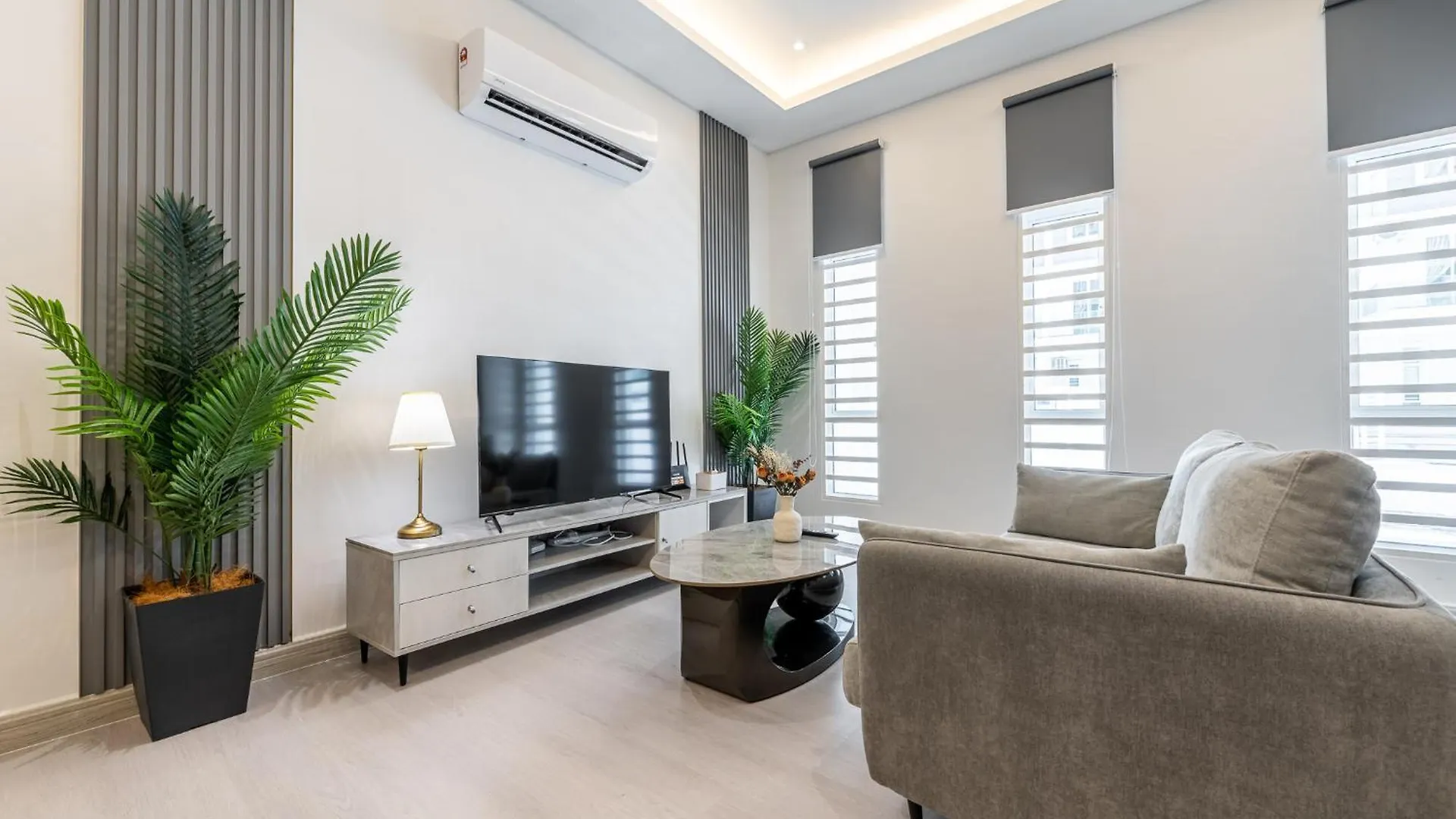 Semesterbostad La Ferringhi Villa - Marblelous 5Br Bungalow By Alv Batu Feringgi