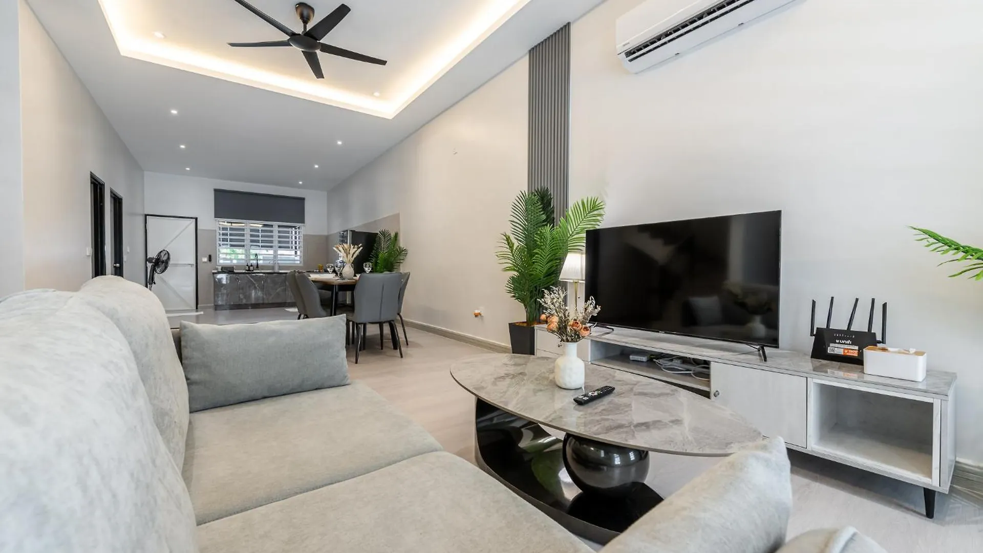 La Ferringhi Villa - Marblelous 5Br Bungalow By Alv Batu Feringgi 0*,