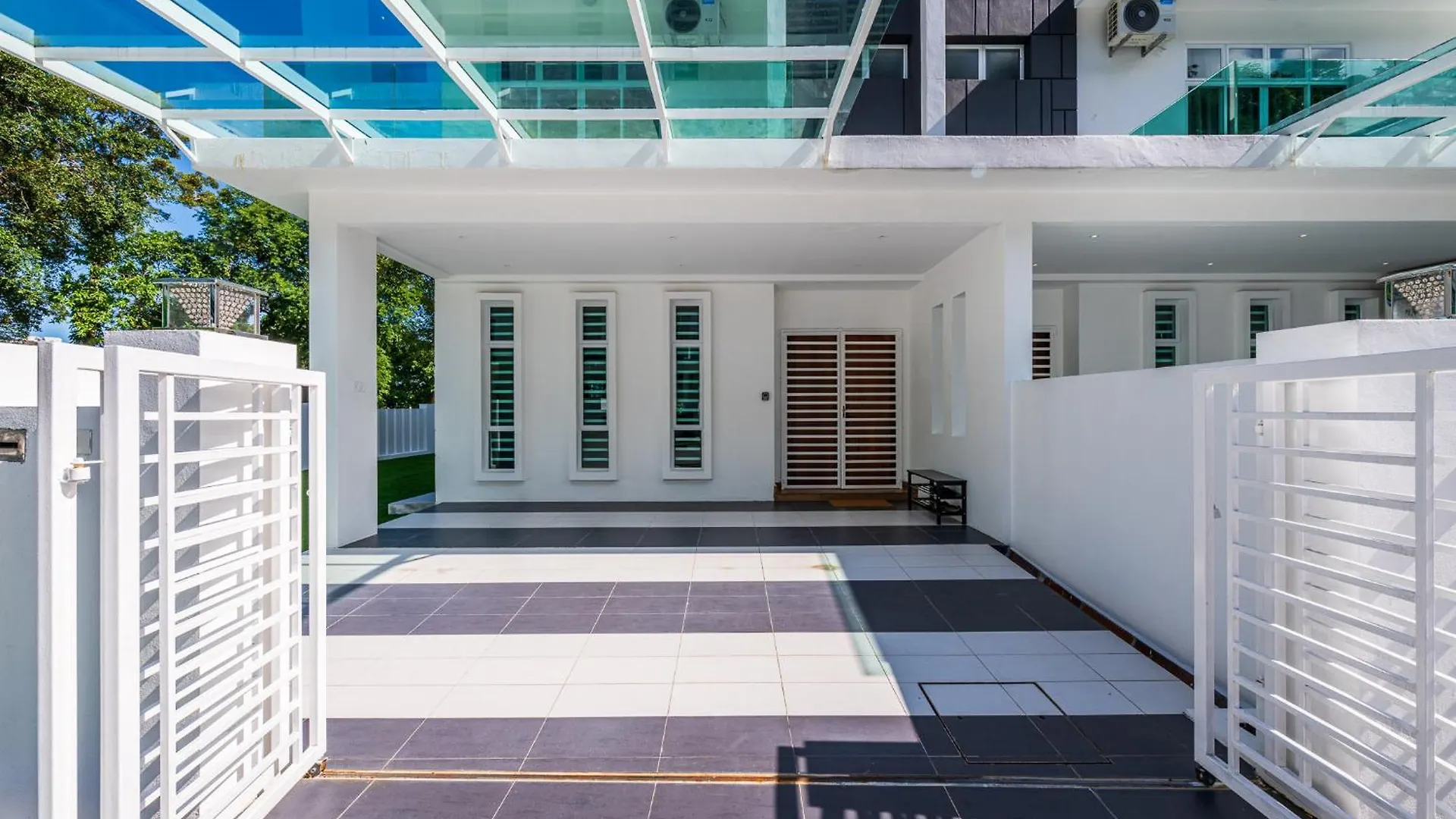 Semesterbostad La Ferringhi Villa - Marblelous 5Br Bungalow By Alv Batu Feringgi