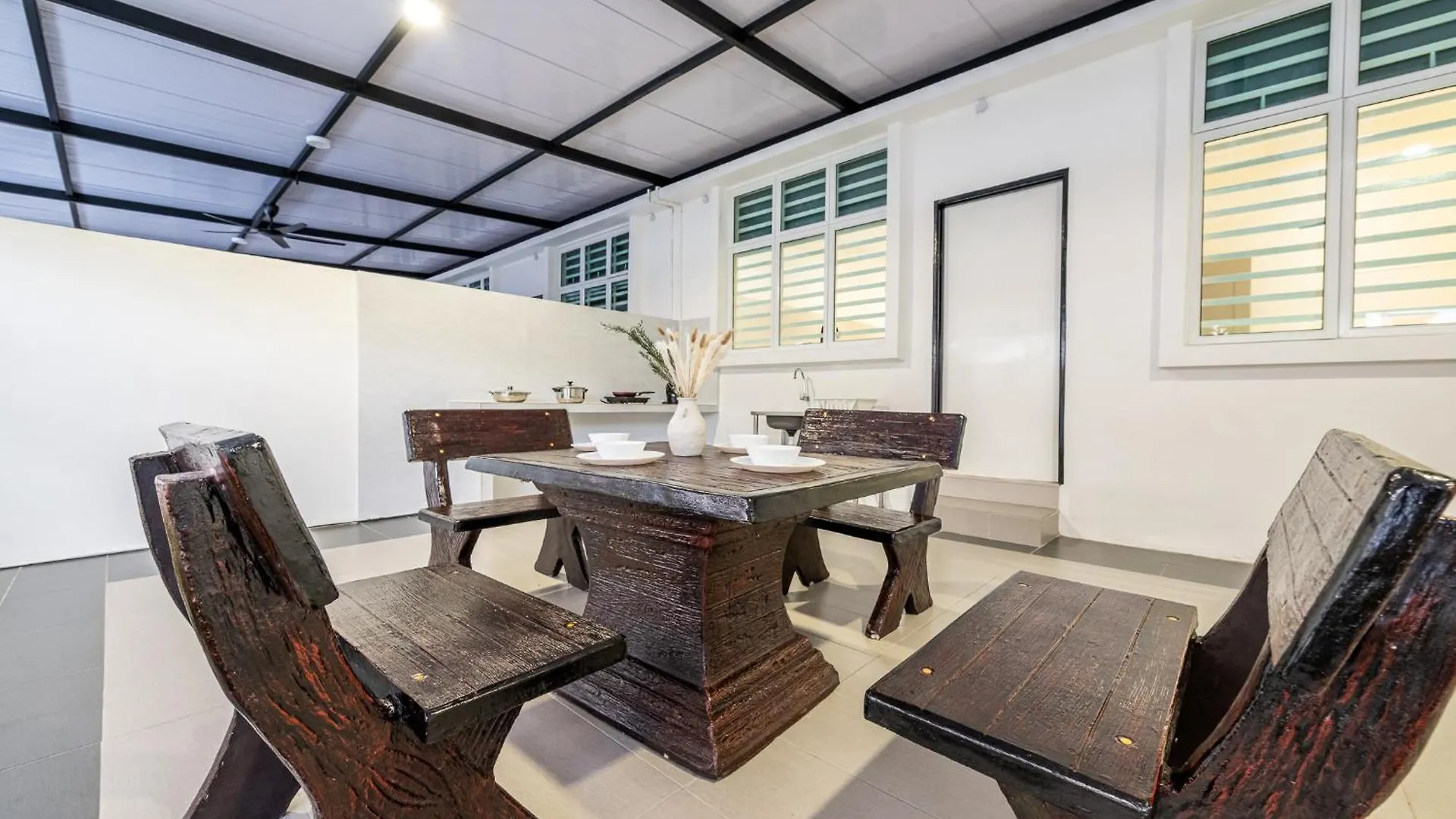 La Ferringhi Villa - Marblelous 5Br Bungalow By Alv Batu Feringgi Semesterbostad