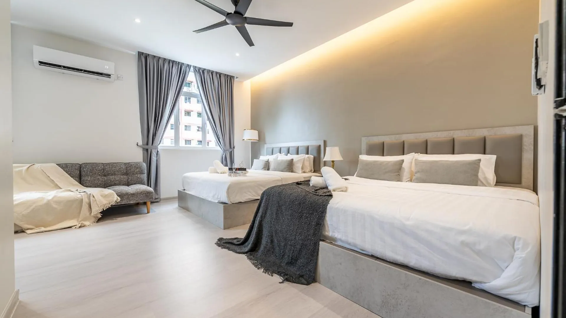 La Ferringhi Villa - Marblelous 5Br Bungalow By Alv Batu Feringgi Semesterbostad
