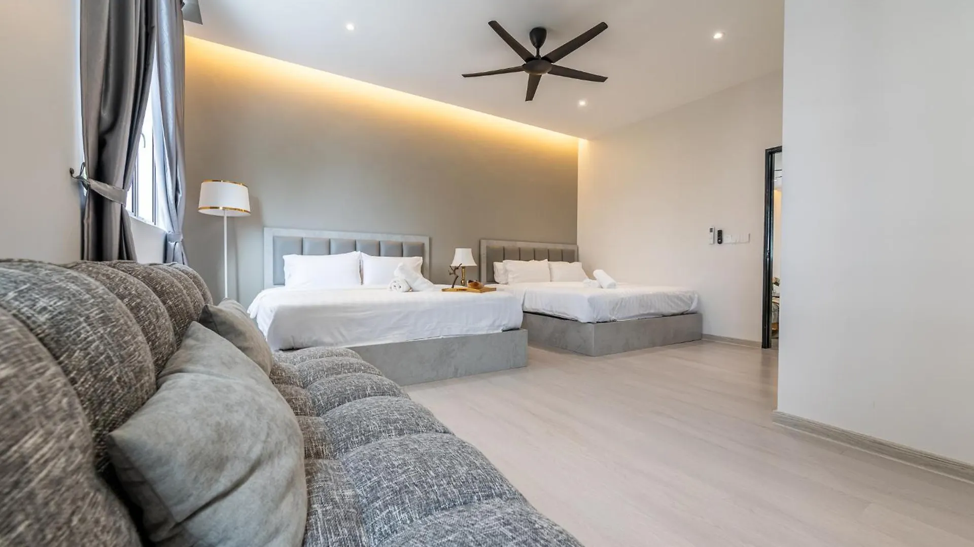 La Ferringhi Villa - Marblelous 5Br Bungalow By Alv Batu Feringgi 0*,