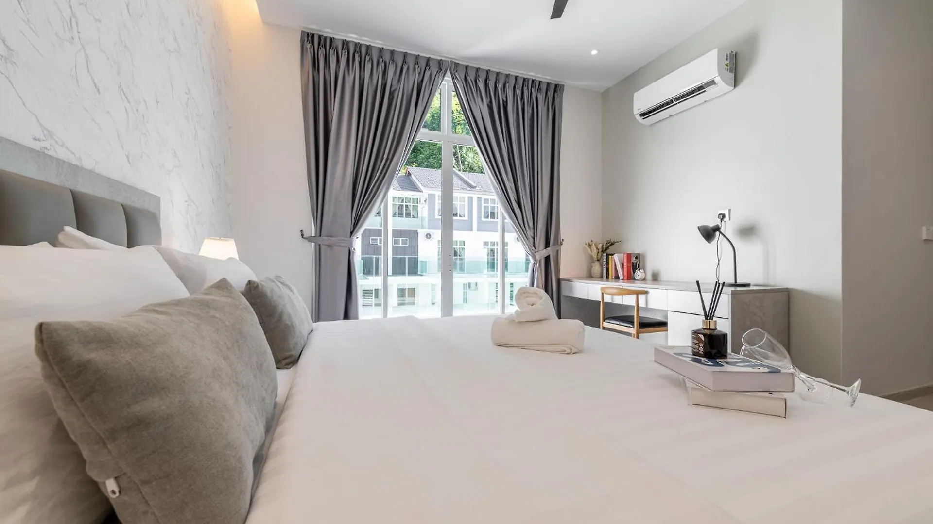 Semesterbostad La Ferringhi Villa - Marblelous 5Br Bungalow By Alv Batu Feringgi Malaysia