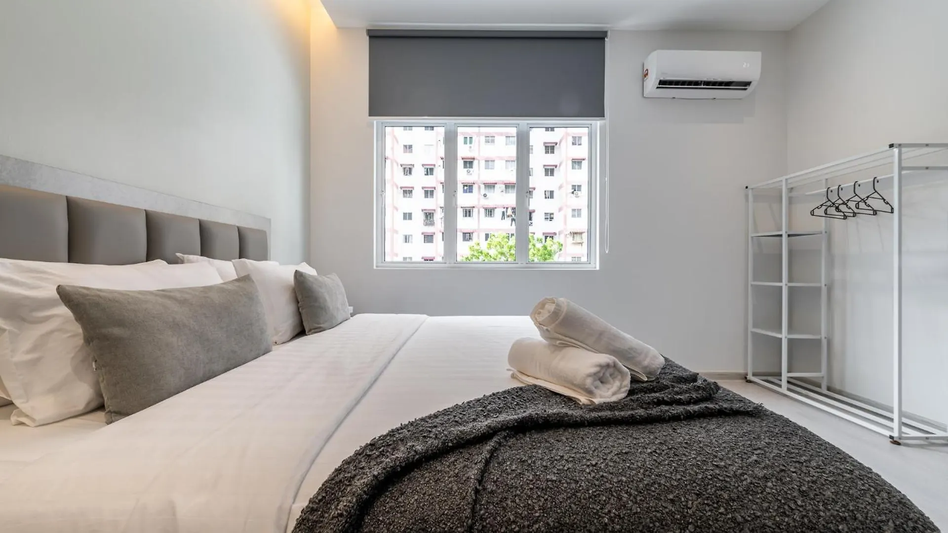 La Ferringhi Villa - Marblelous 5Br Bungalow By Alv Batu Feringgi Semesterbostad