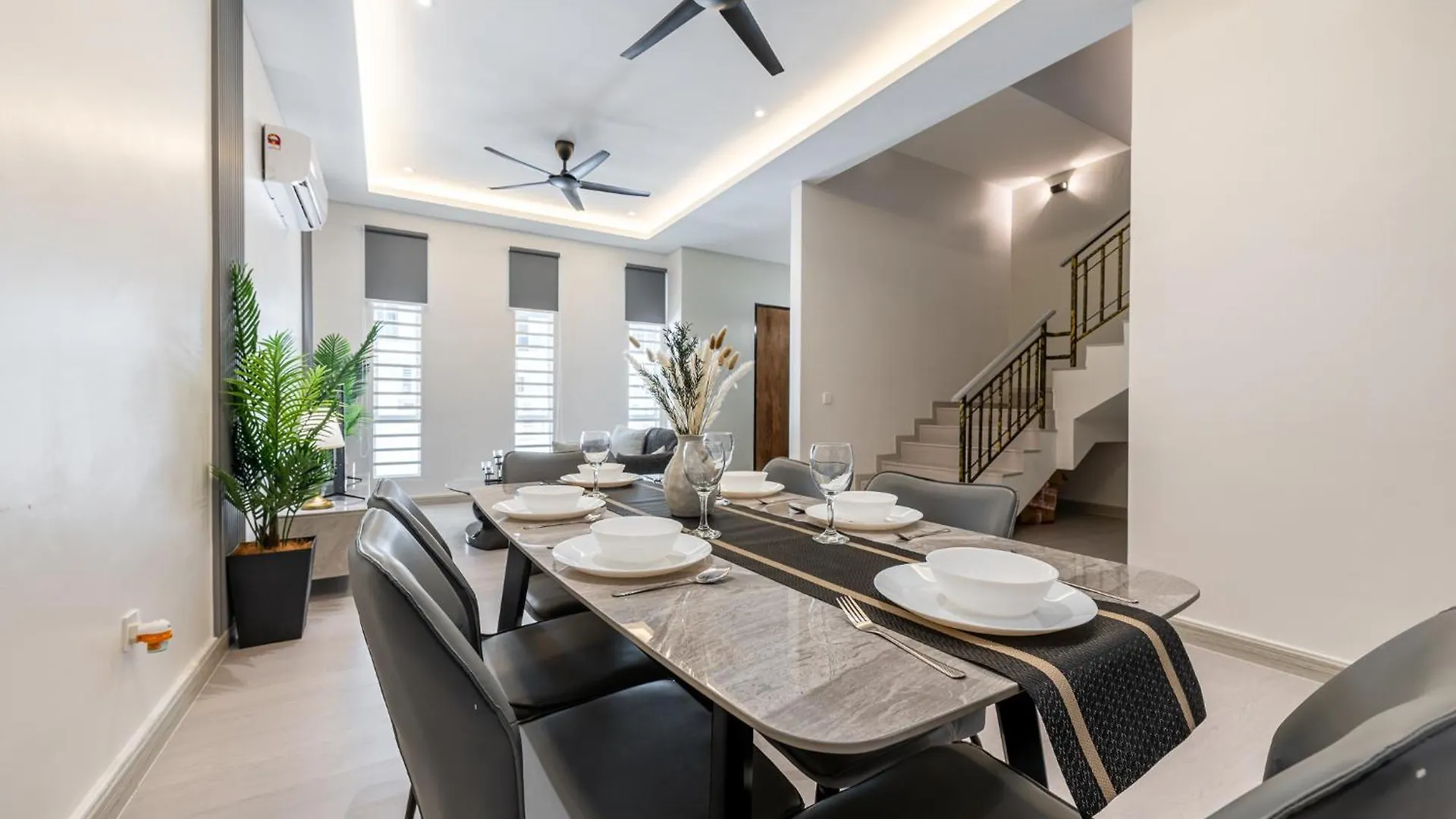 La Ferringhi Villa - Marblelous 5Br Bungalow By Alv Batu Feringgi Semesterbostad