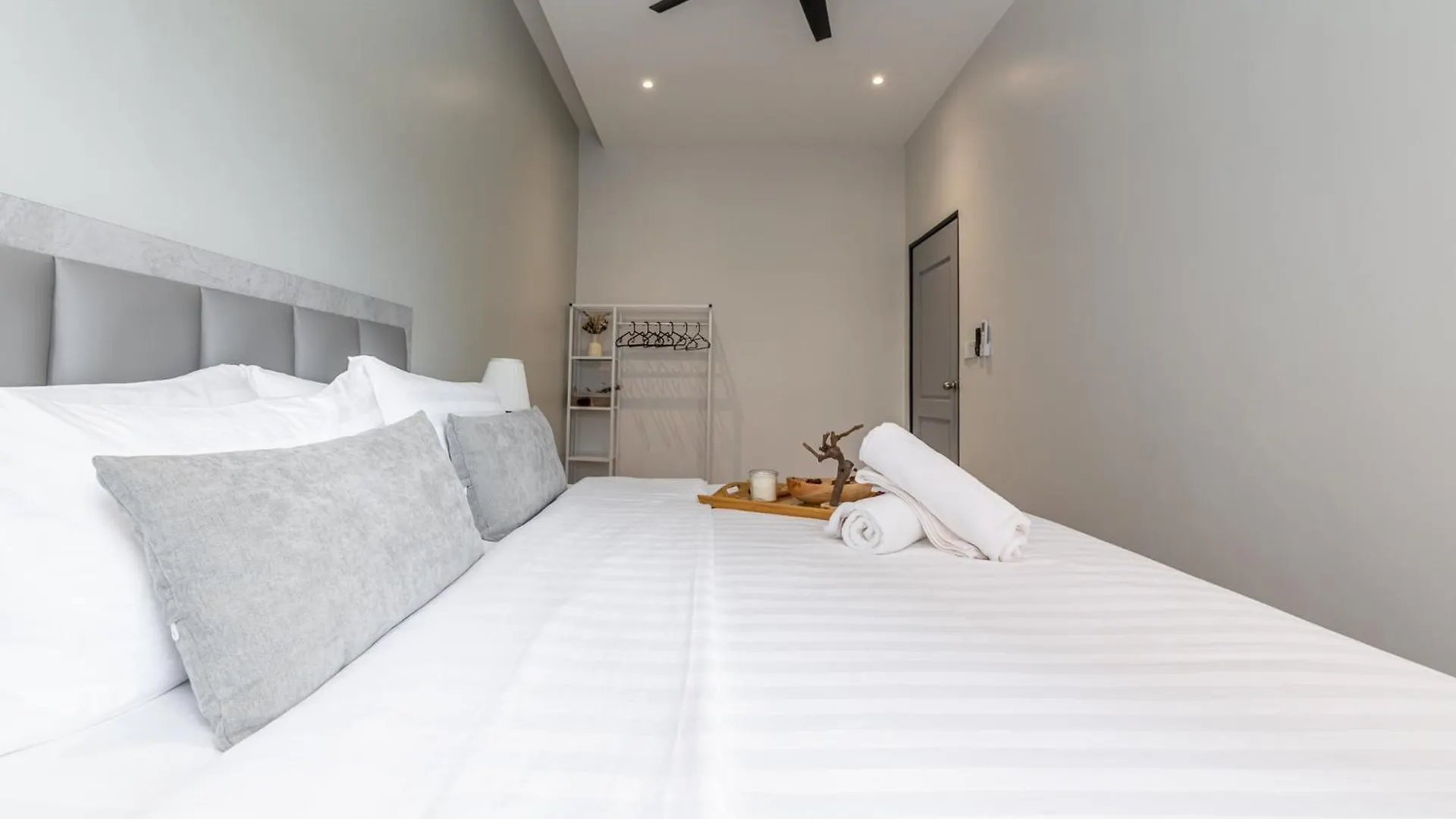 La Ferringhi Villa - Marblelous 5Br Bungalow By Alv Batu Feringgi Semesterbostad