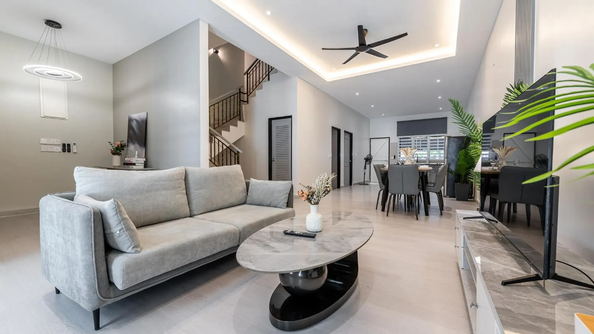 Semesterbostad La Ferringhi Villa - Marblelous 5Br Bungalow By Alv Batu Feringgi Malaysia